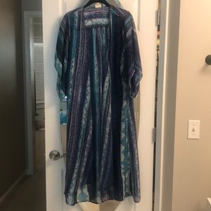 Kimono-style overwear.